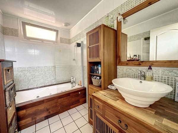 ARCACHON ABATILLES ! Maison 7 pièces de 156 m2 + T2, piscine, parcelle de 1090 m2 !