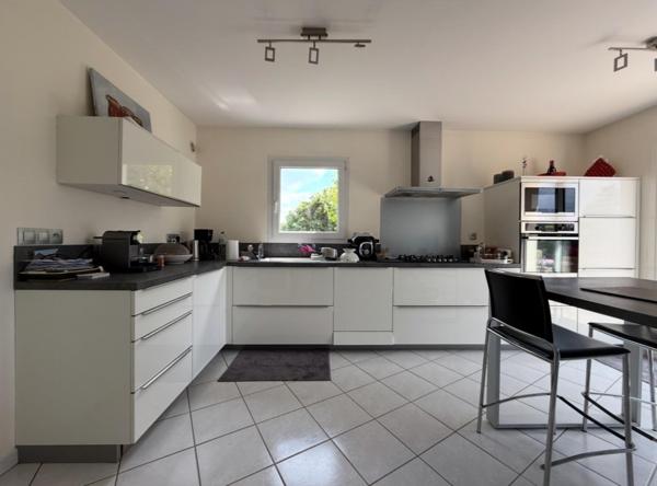 Maison à QUESTEMBERT, 56230 - 5 pièces 135m²