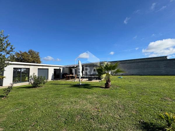 À vendre - Grand local récent de 770 m² sur terrain de 5 104 m² - Rabastens-de-Bigorre