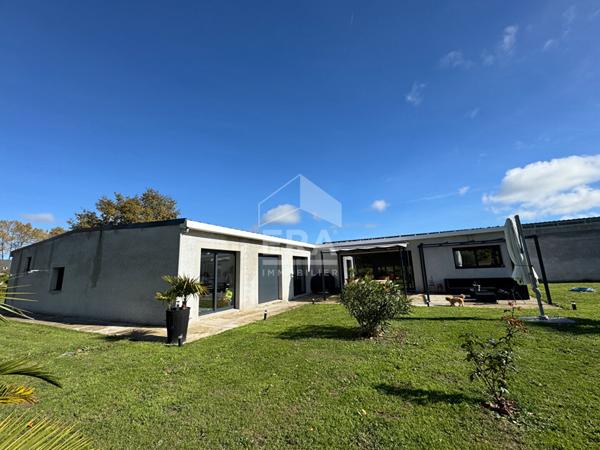 À vendre - Grand local récent de 770 m² sur terrain de 5 104 m² - Rabastens-de-Bigorre