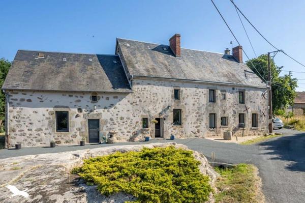 Maison à vendre |  Saint-Agnant-de-Versillat |  6 pièces | 161 m²