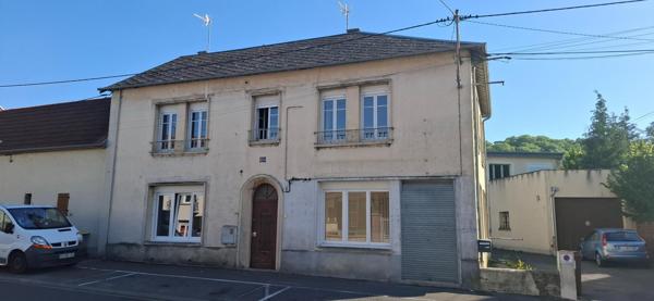 Gros potentiel pour cette bâtisse à finir de rénover