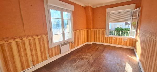 Gros potentiel pour cette bâtisse à finir de rénover