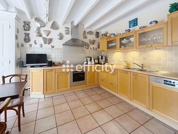 Maison
         10 pièces
        - 380 m² Bien prestige 798 000 € *
