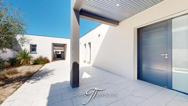 VILLA D'ARCHITECTE 175 M2 - PISCINE - VUE MONTAGNE NOIRE - GARAGE