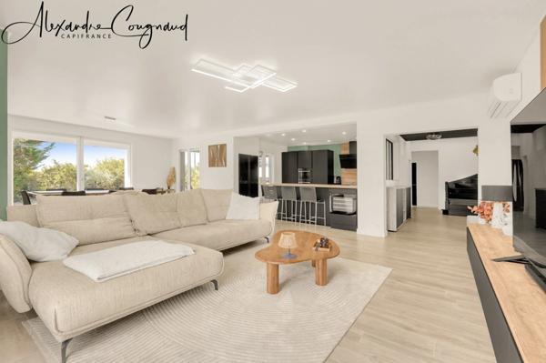 A vendre SAÏX (81) - Maison d’architecte P8 de 309 m² avec piscine, grand terrain constructible et vue Montagne Noire