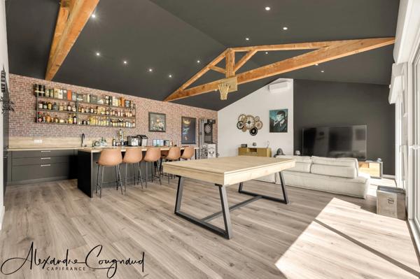 A vendre SAÏX (81) - Maison d’architecte P8 de 309 m² avec piscine, grand terrain constructible et vue Montagne Noire