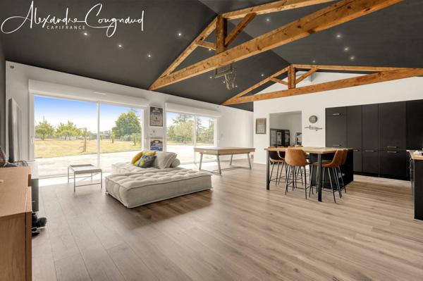 A vendre SAÏX (81) - Maison d’architecte P8 de 309 m² avec piscine, grand terrain constructible et vue Montagne Noire