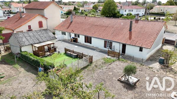 Maison à vendre 6 pièces 170 m² Terres-de-Haute-Charente