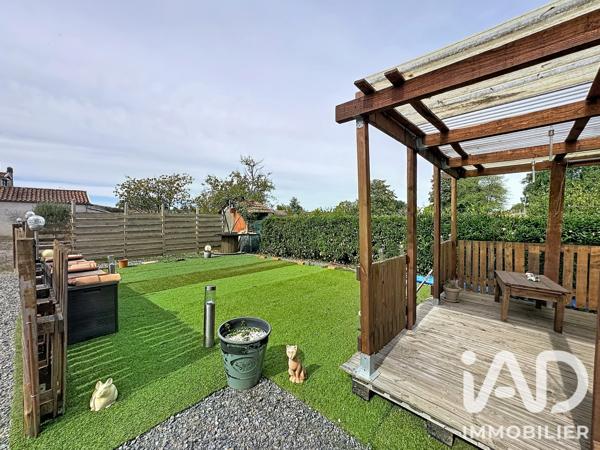 Maison à vendre 6 pièces 170 m² Terres-de-Haute-Charente