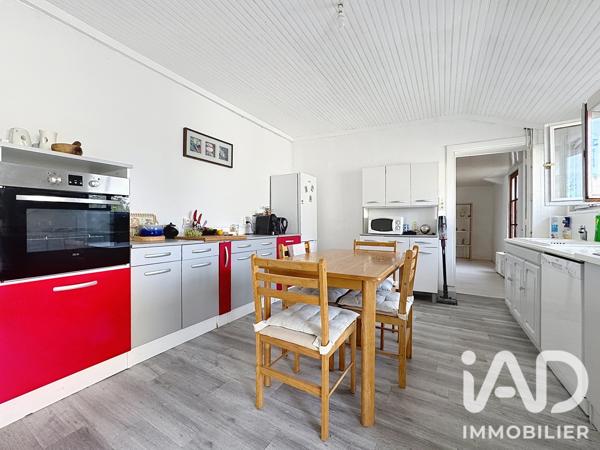 Maison à vendre 6 pièces 170 m² Terres-de-Haute-Charente