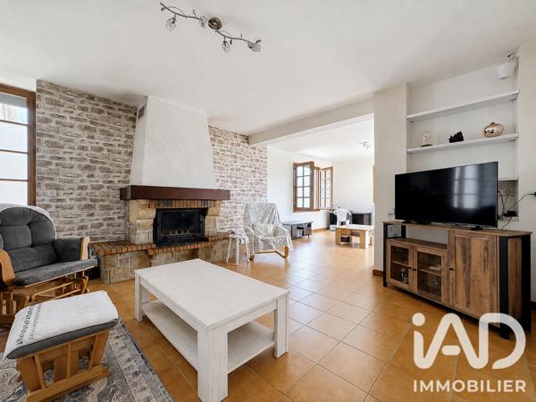 Maison à vendre 6 pièces 170 m² Terres-de-Haute-Charente