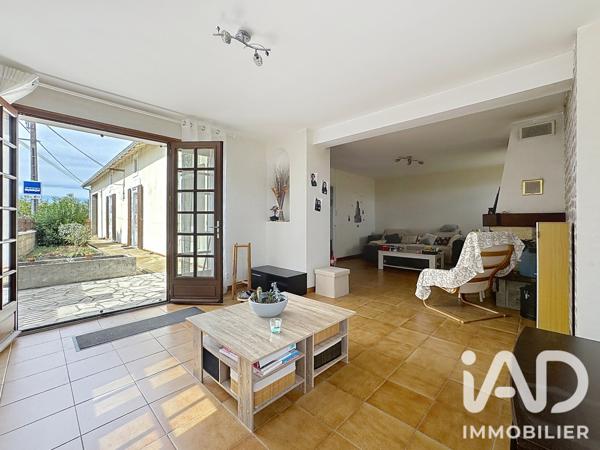 Maison à vendre 6 pièces 170 m² Terres-de-Haute-Charente
