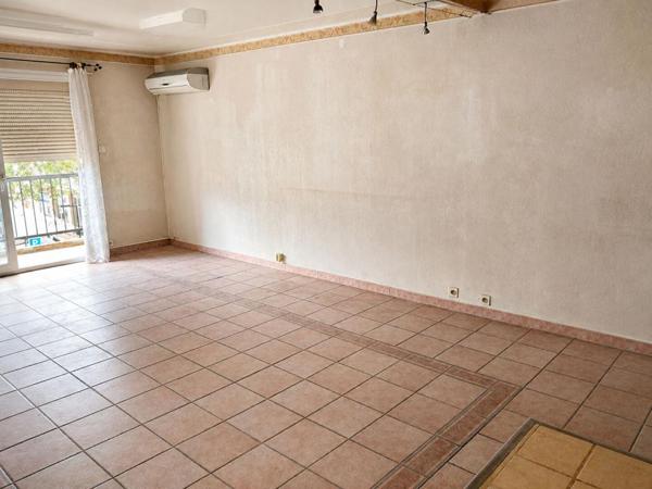 Maison de village, comprenant 1 appartement et 1 studio