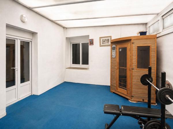 Maison de village, comprenant 1 appartement et 1 studio