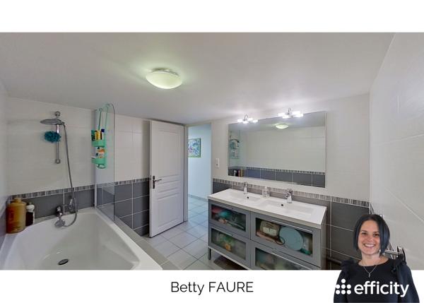 Maison
         5 pièces
        - 125 m² Exclusivité 250 000 € *