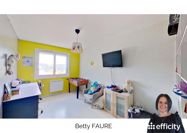 Maison
         5 pièces
        - 125 m² Exclusivité 250 000 € *