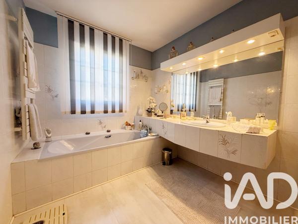 Maison à vendre 5 pièces 132 m² Hyères