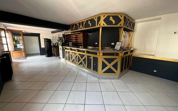 Immeuble à vendre    5 pièces •  Breteuil