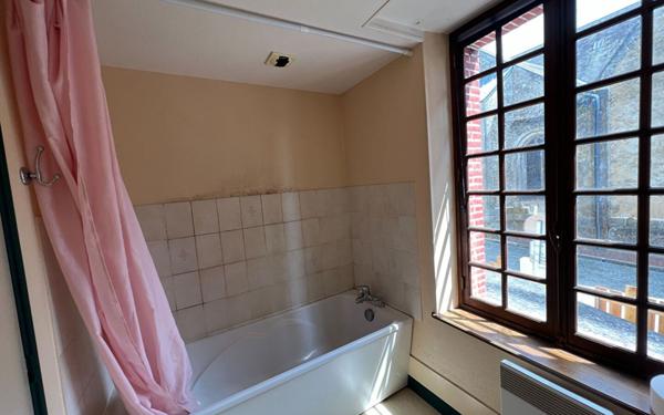 Immeuble à vendre    5 pièces •  Breteuil