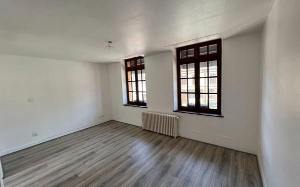 Immeuble à vendre    5 pièces •  Breteuil