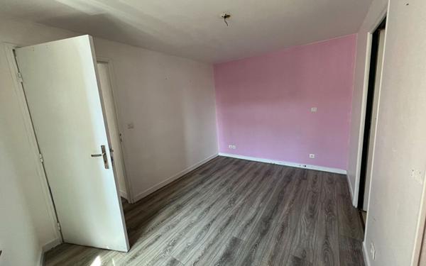 Immeuble à vendre    5 pièces •  Breteuil