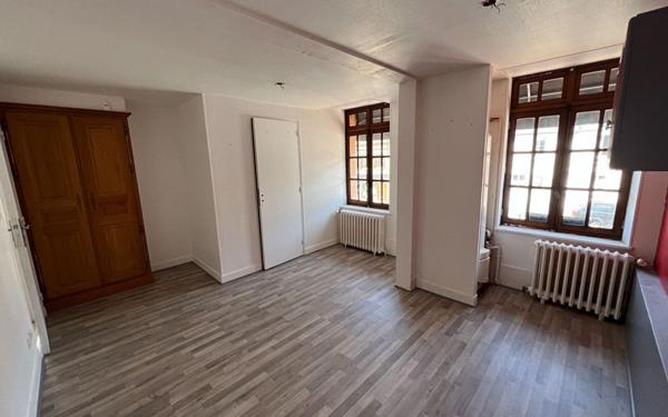 Immeuble à vendre    5 pièces •  Breteuil