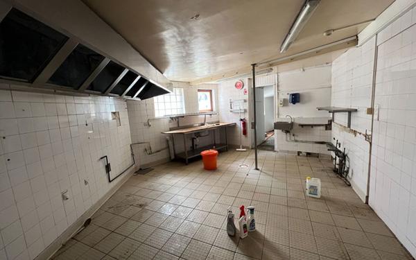 Immeuble à vendre    5 pièces •  Breteuil