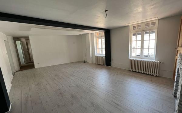 Immeuble à vendre    5 pièces •  Breteuil