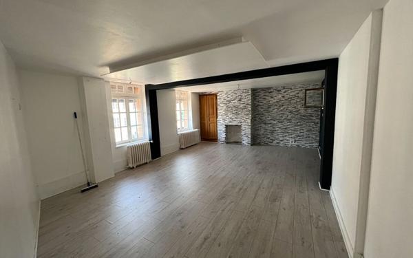 Immeuble à vendre    5 pièces •  Breteuil