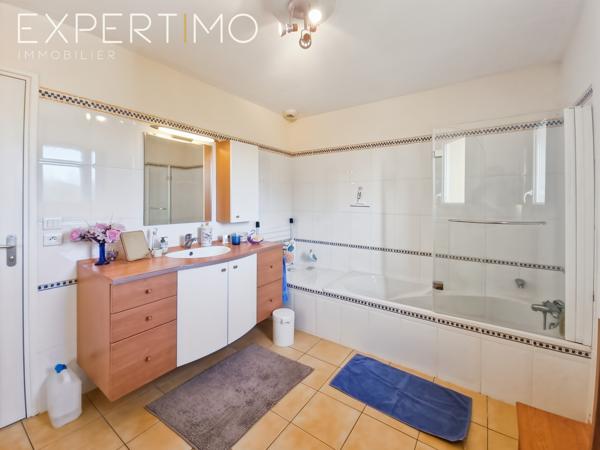 Moutiers-en-Retz (44760) Villa - DPE: B -7 pièces + studio 200 m²– Vue marais – Piscine – Terrain 1455 m²