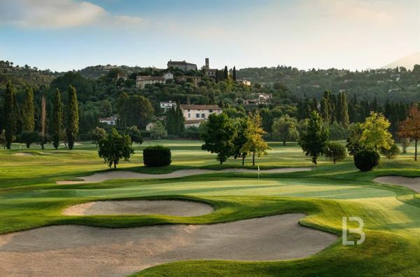 Bel appartement T4 à la vente à Chateauneuf-Grasse en bordure du golf