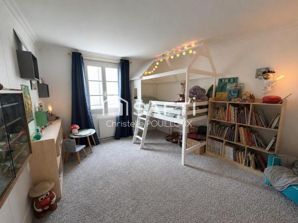 NIORT CENTRE-VILLE – 4 CHAMBRES – BUREAU – JARDIN SANS VIS-À-VIS - STATIONNEMENT