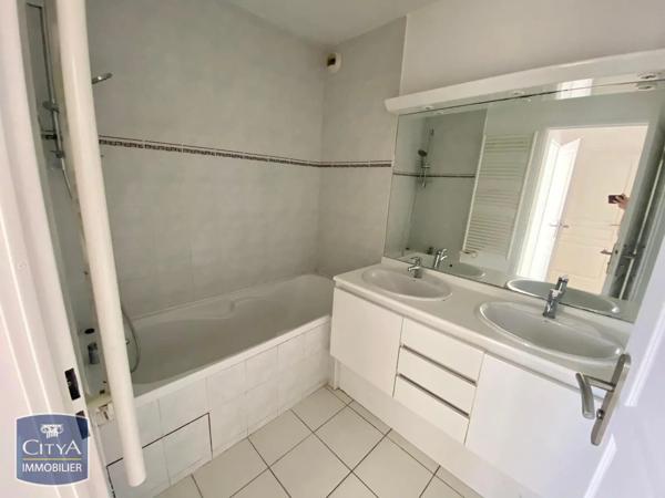 Appartement à louer 3 pièces 63.78m² Toulon (83200)