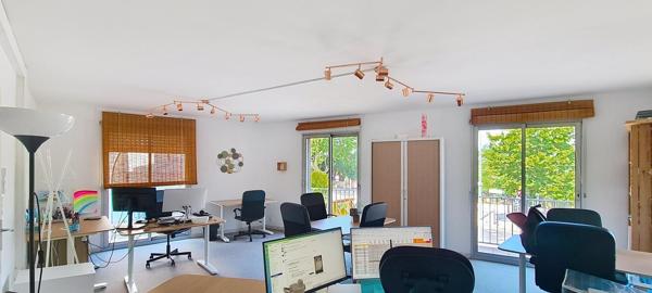 IMMEUBLE A USAGE DE BUREAUX