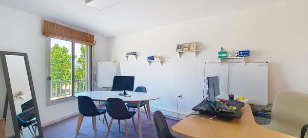 IMMEUBLE A USAGE DE BUREAUX