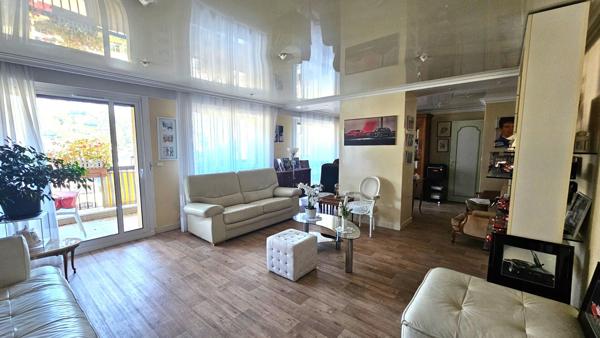 VENTE : appartement de 6 pièces + cuisine (143 m²) avec  terrasse à ALBERTVILLE