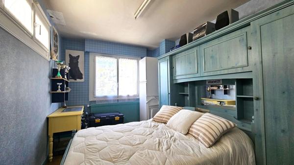 VENTE : appartement de 6 pièces + cuisine (143 m²) avec  terrasse à ALBERTVILLE
