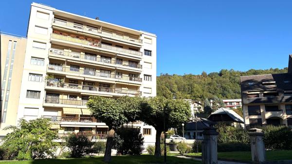 VENTE : appartement de 6 pièces + cuisine (143 m²) avec  terrasse à ALBERTVILLE