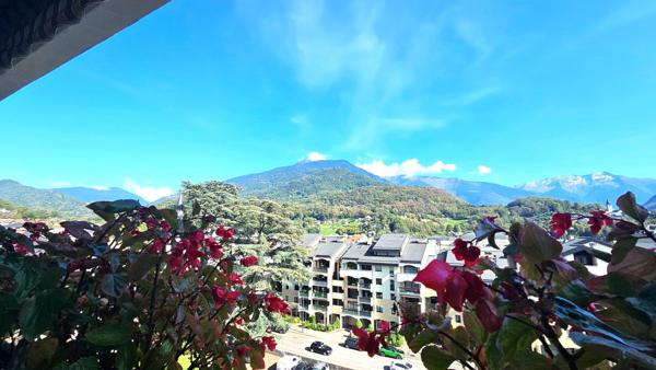 VENTE : appartement de 6 pièces + cuisine (143 m²) avec  terrasse à ALBERTVILLE