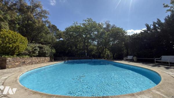 LE MUY – Propriété provençale avec piscine, maison d’amis et terrain de 10 450 m²