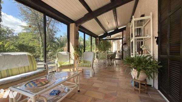 LE MUY – Propriété provençale avec piscine, maison d’amis et terrain de 10 450 m²