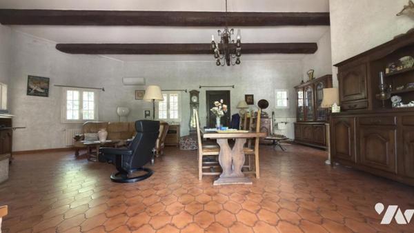 LE MUY – Propriété provençale avec piscine, maison d’amis et terrain de 10 450 m²