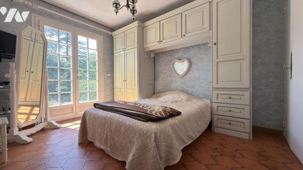 LE MUY – Propriété provençale avec piscine, maison d’amis et terrain de 10 450 m²