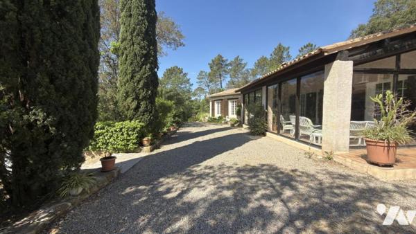 LE MUY – Propriété provençale avec piscine, maison d’amis et terrain de 10 450 m²