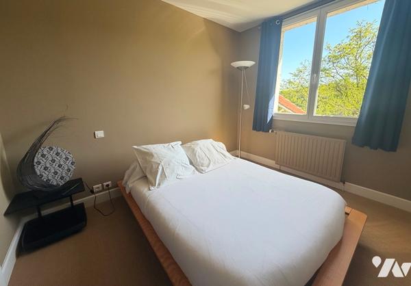 Maison d’habitation 330 m² avec piscine sur 1,8 Ha terrain 
PRIX : 695 000 €. Tel : 07 86 12 52 67
