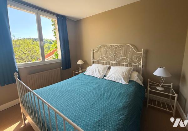 Maison d’habitation 330 m² avec piscine sur 1,8 Ha terrain 
PRIX : 695 000 €. Tel : 07 86 12 52 67