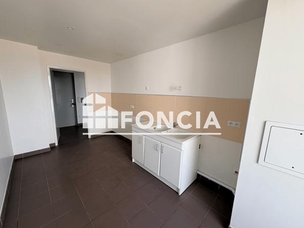 Location Appartement 3 pièces 94.86 m² - 47 RUE PIERRE TAITTINGER Reims 51100