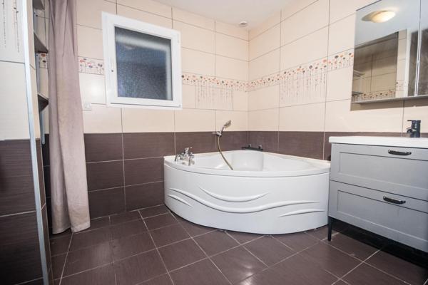 Maison mitoyenne par garage 105,37 m² Scionzier