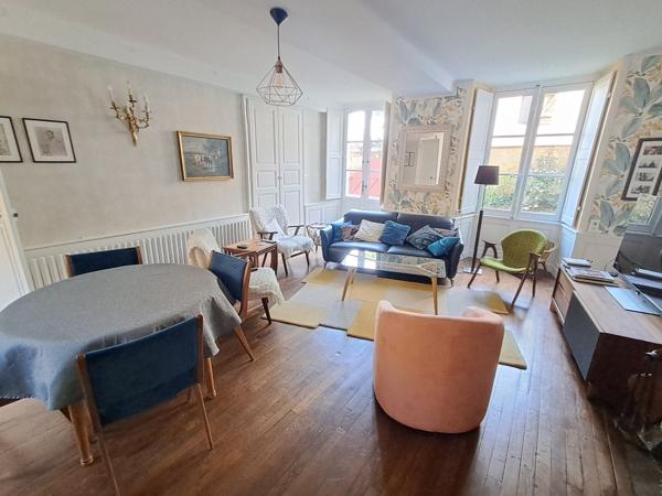 Maison 11 pièce(s) 6 chambre(s) 219 m²